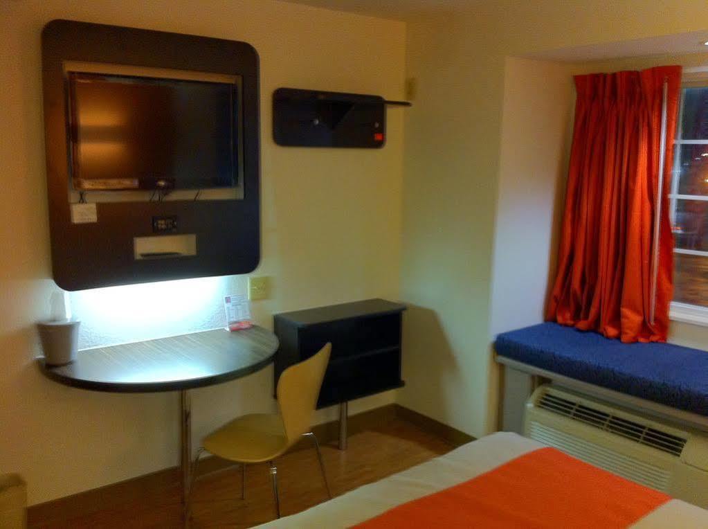 Motel 6 Indianapolis Carmel Экстерьер фото