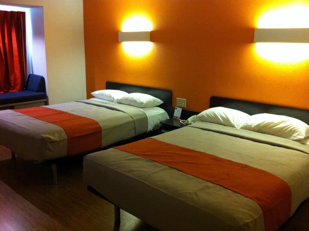 Motel 6 Indianapolis Carmel Экстерьер фото